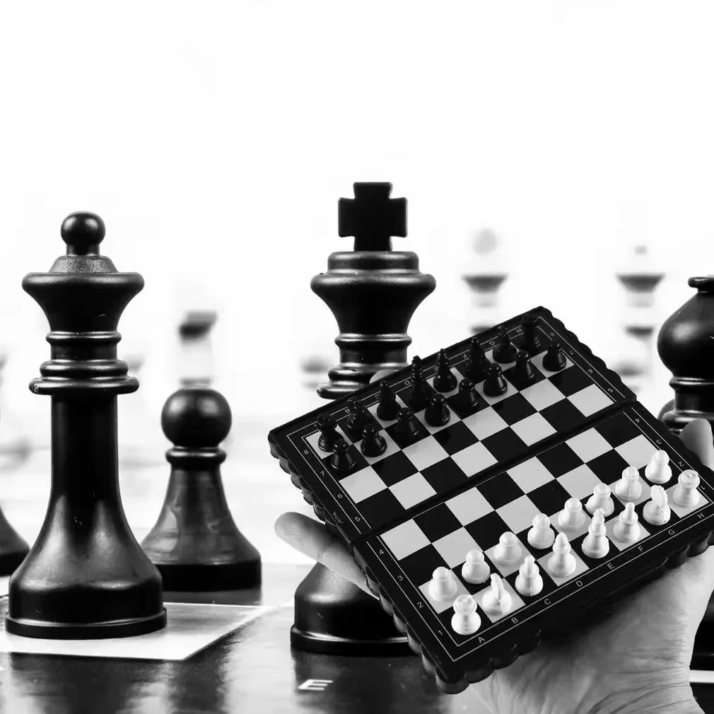 1Pc Mini Magnetic  Chess Set   - Outdoor Adventure Game reseña y precio